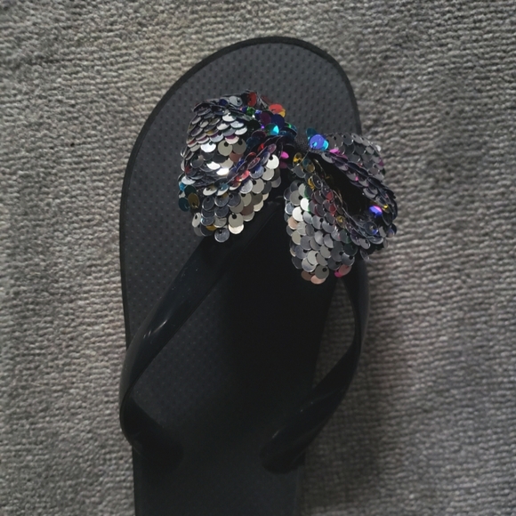 Color change sparkle flip flops - Picture 3 of 3
